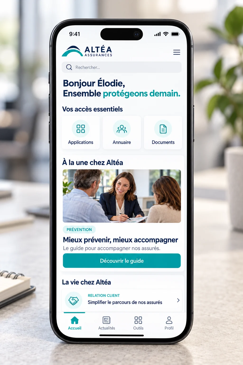 Le même intranet sur smartphone : accès essentiels, actualité à la une et vie de l'entreprise